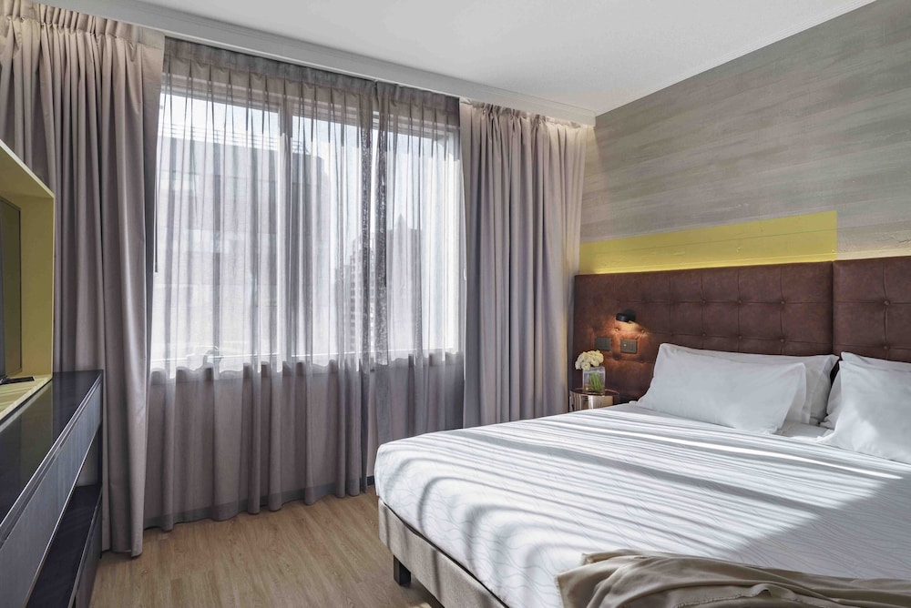 Pullman Santiago El Bosque 8/49