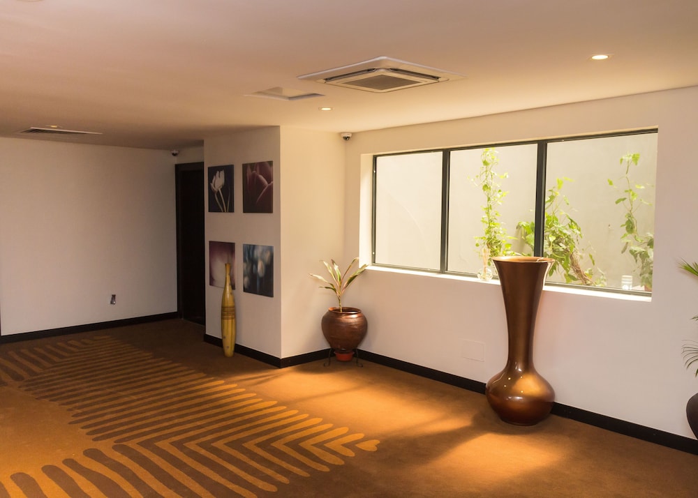 Golden Tulip Oniru Suites 12/26