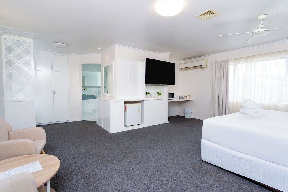 Deluxe Spa Room