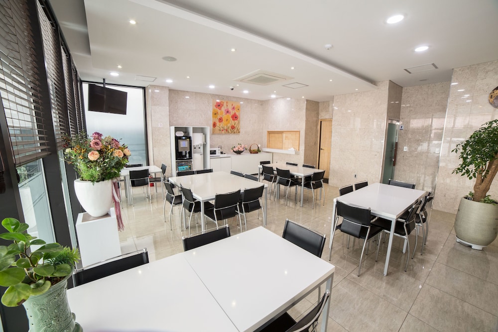 Reve Hotel Jeju 25/35