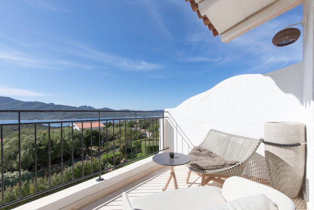 Sulia House Porto Rotondo, Curio Collection by Hilton 51/99