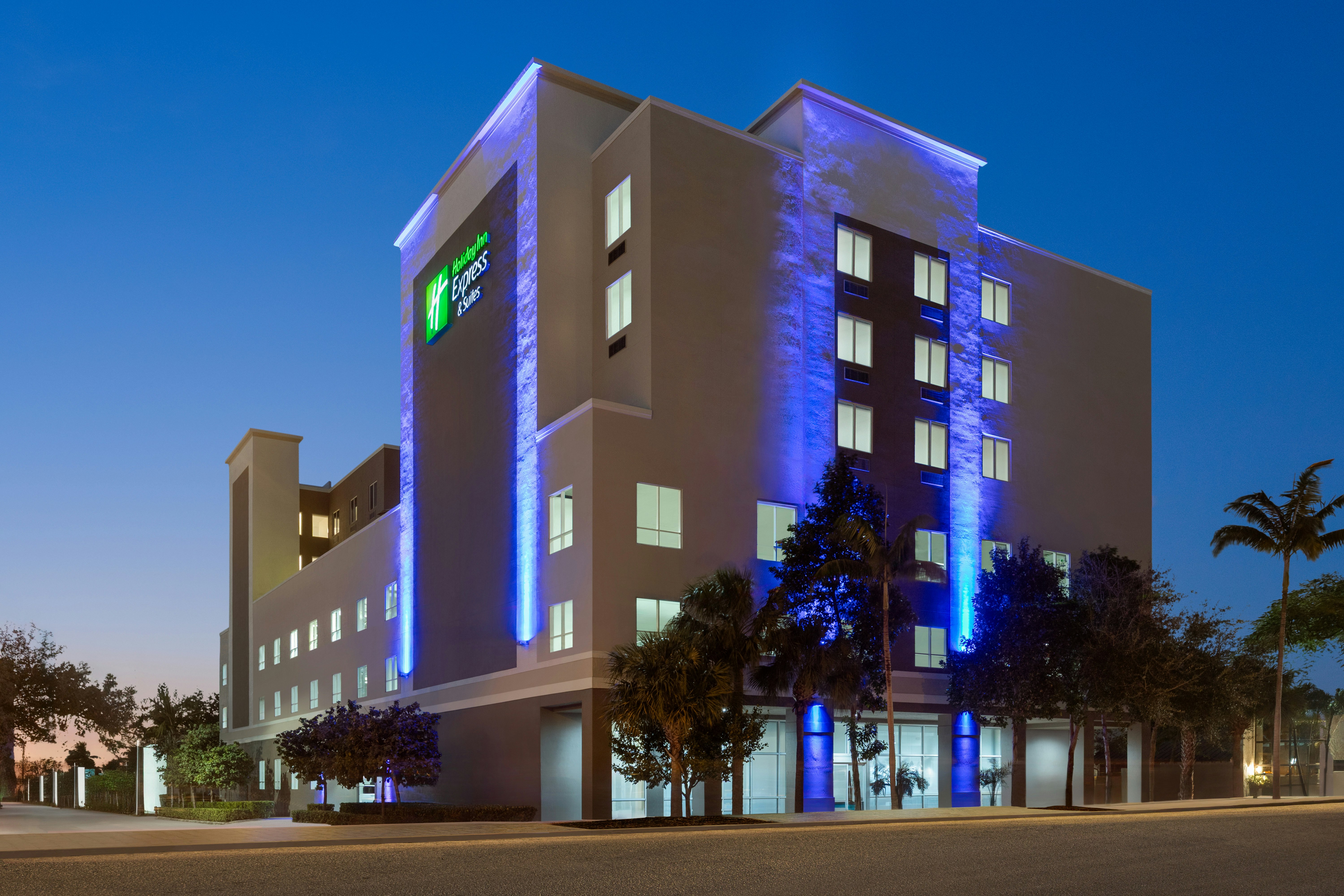 Holiday Inn Express Hotel and Suites Fort Lauderdale Airport South 2/34