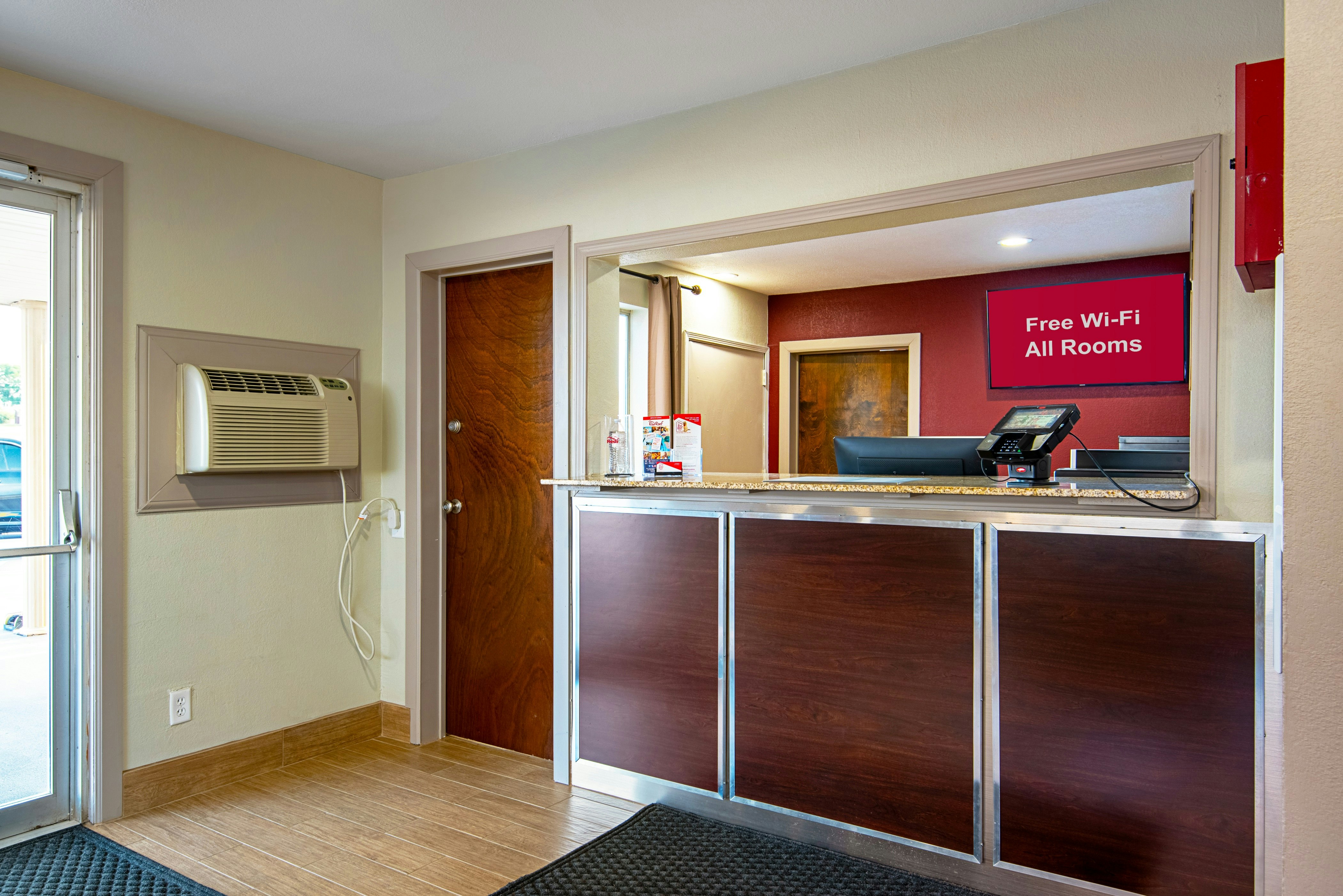Red Roof Inn Cameron 8/36