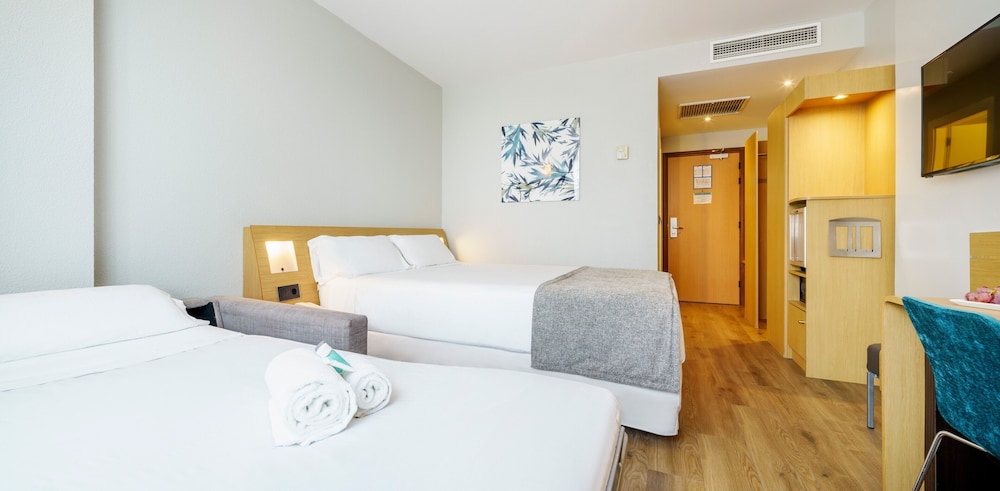 ROOM, TRIPLE