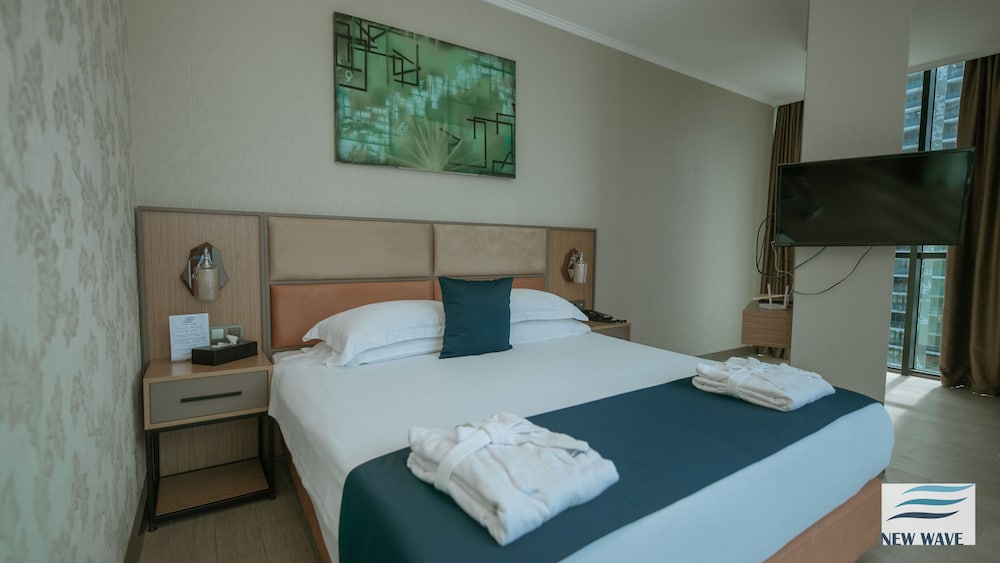 New Wave Hotel 20/48