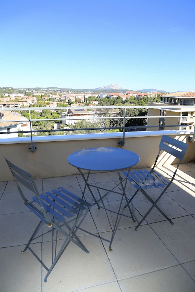 Residence Aixoise 2/28