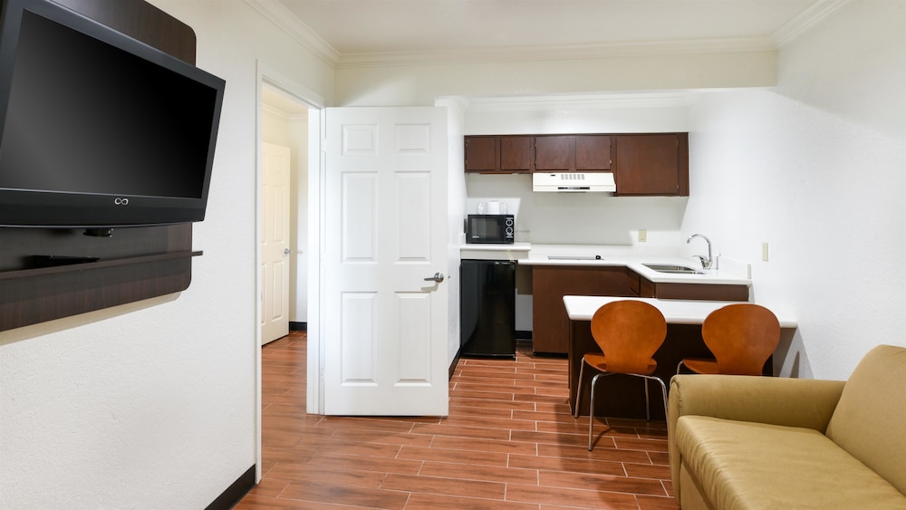 Motel6 Ontario, CA - Convention Center Airport 35/62