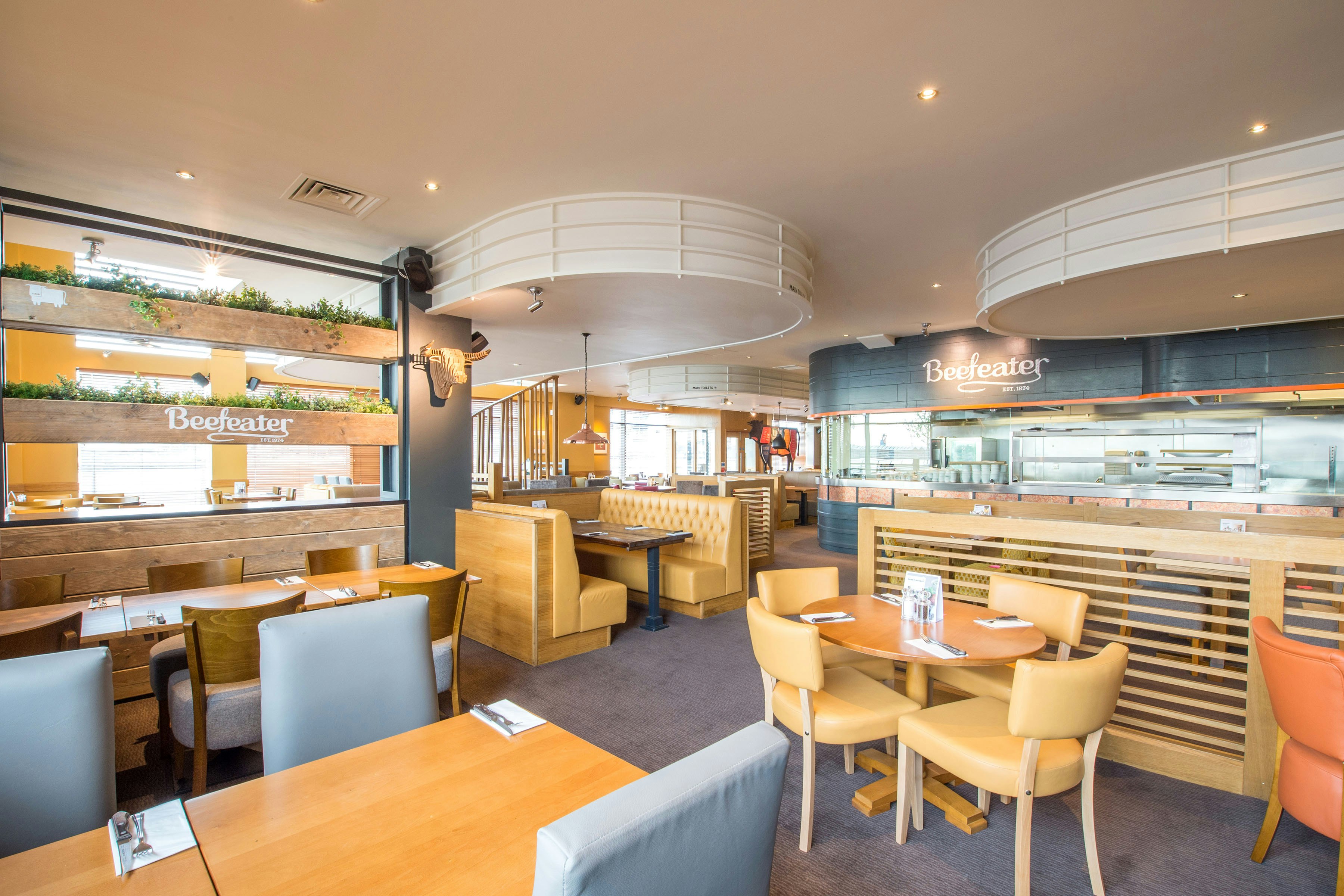 Premier Inn Swansea Waterfront 21/37