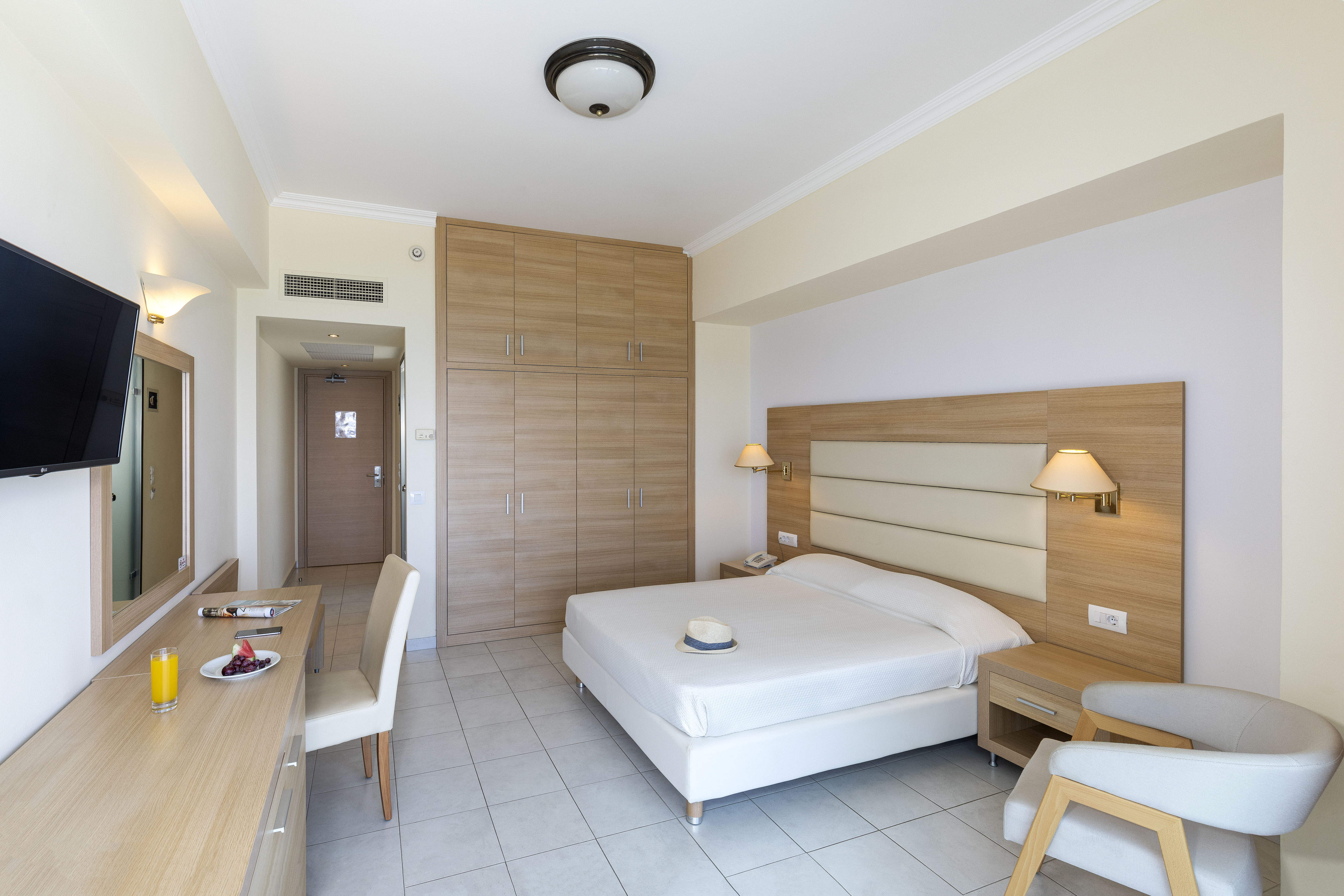 Room, Double or Twin Bed, Lateral Side Sea View