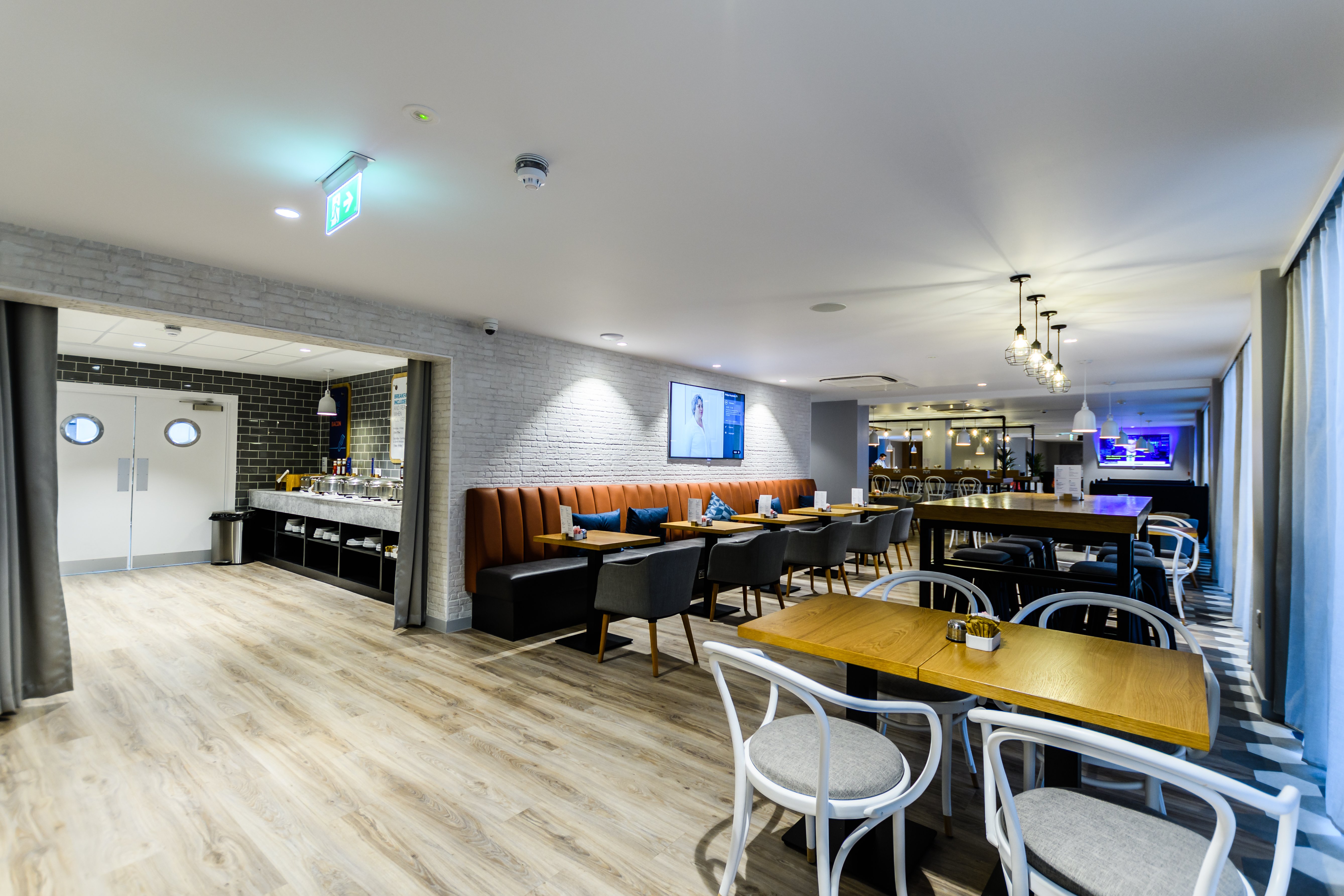 HOLIDAY INN EXPRESS WIGAN 12/21