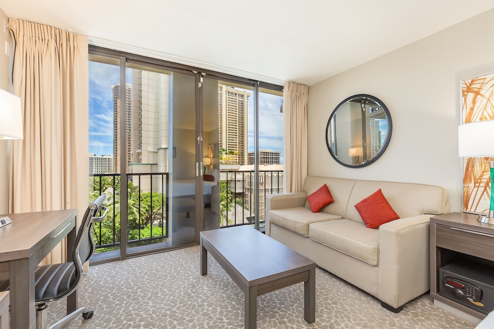 Castle Palms at Waikiki 36/60