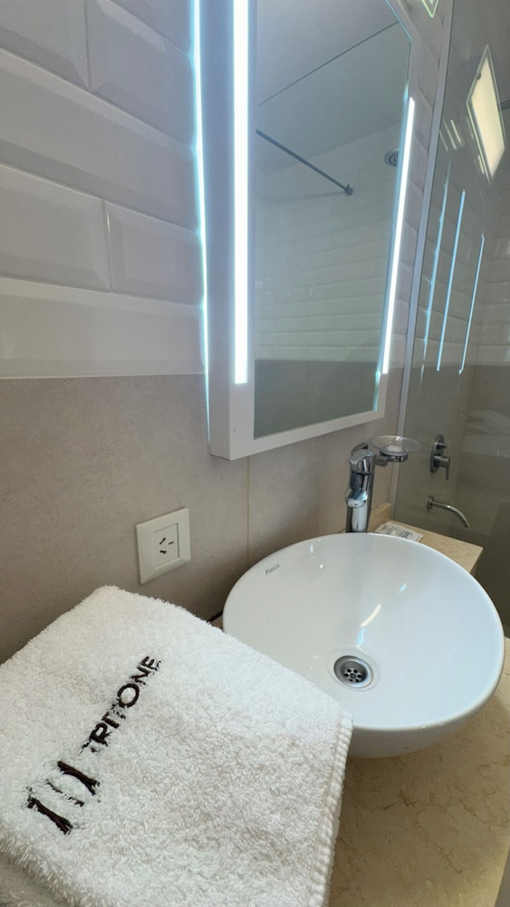 Tritone Hotel Ex Dazzler Tritone 49/49