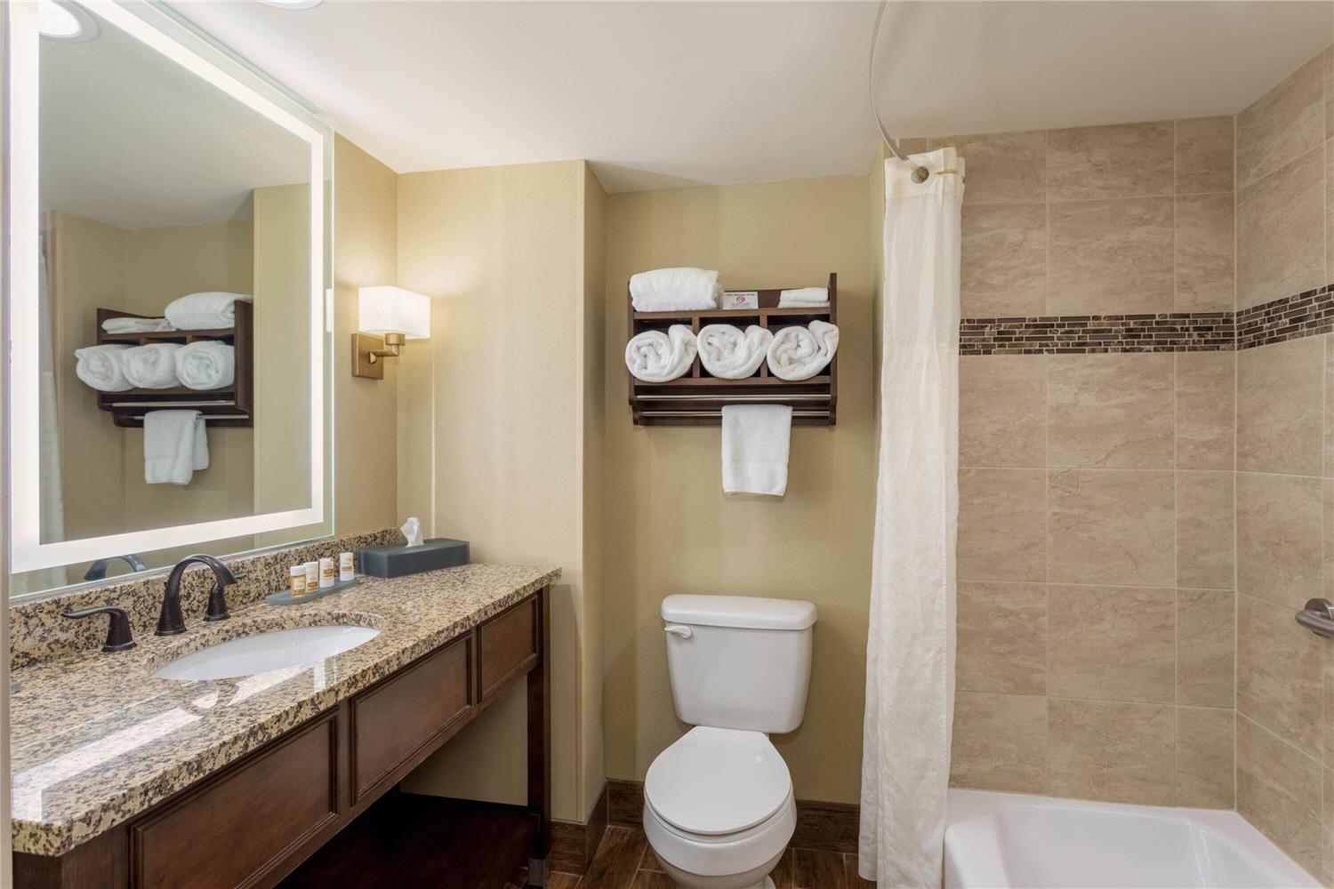 La Quinta Inn Suites Pigeon Forge 61/64