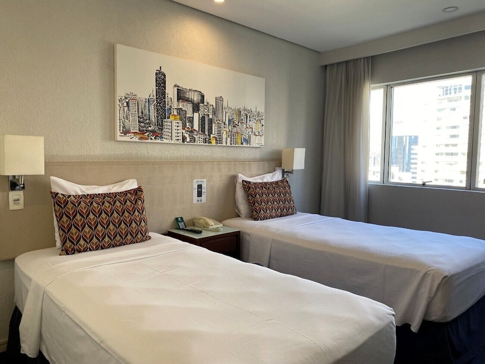 EXECUTIVE, SUITE, TWIN BEDS
