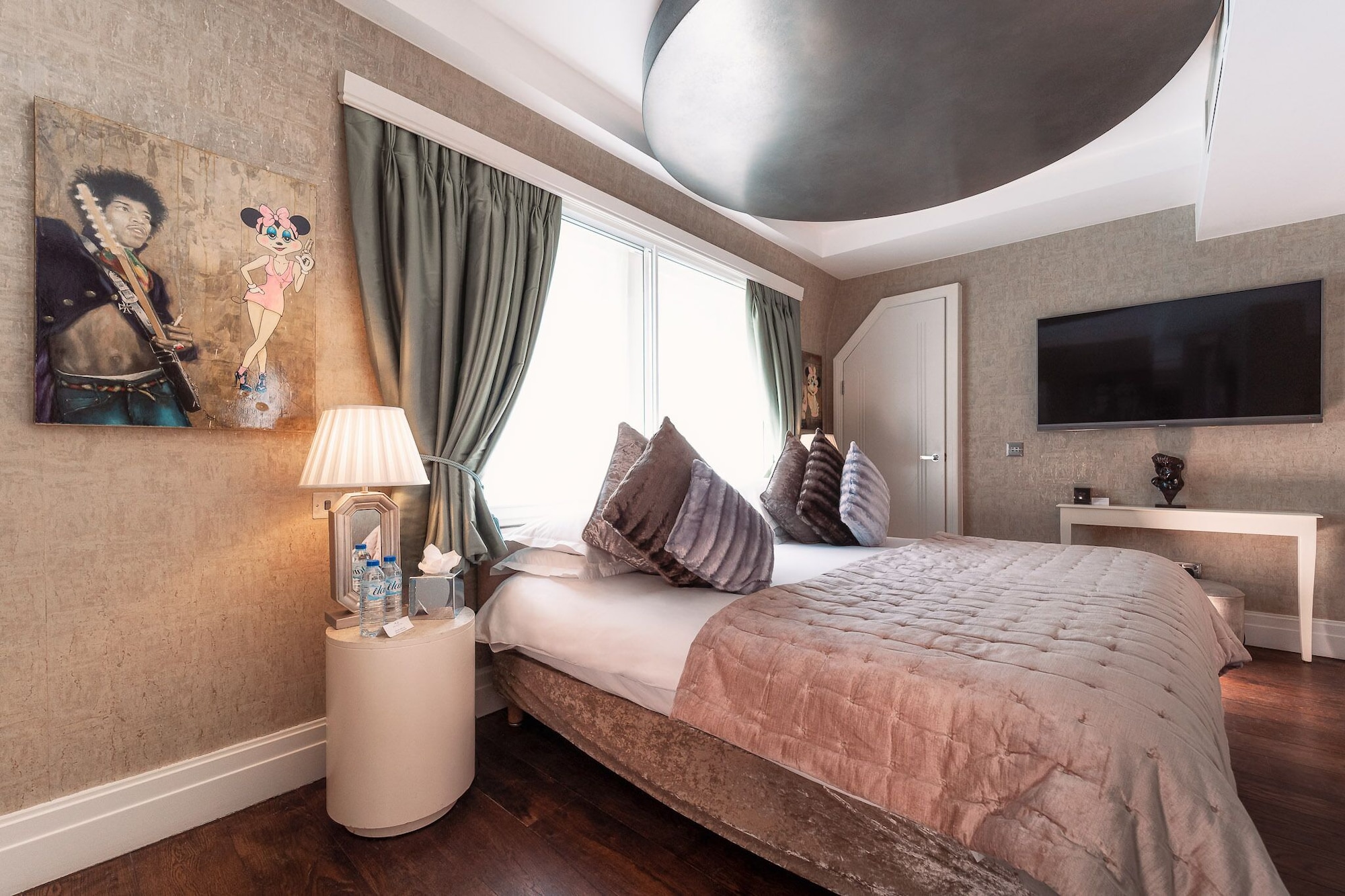DELUXE, SUITE