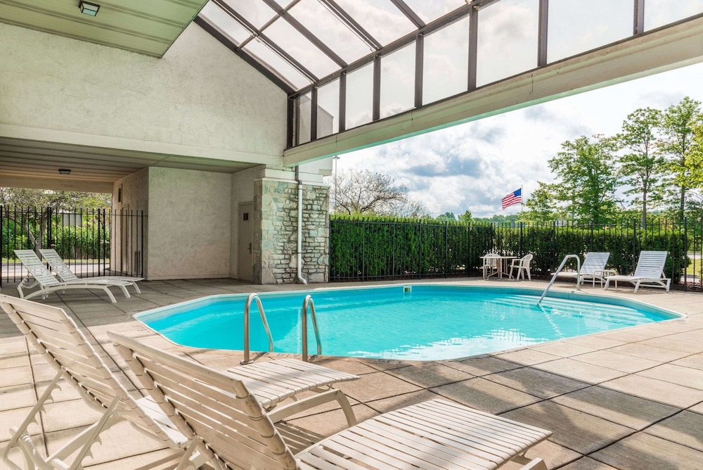WestSpring Inn - Westlake Cleveland 32/36