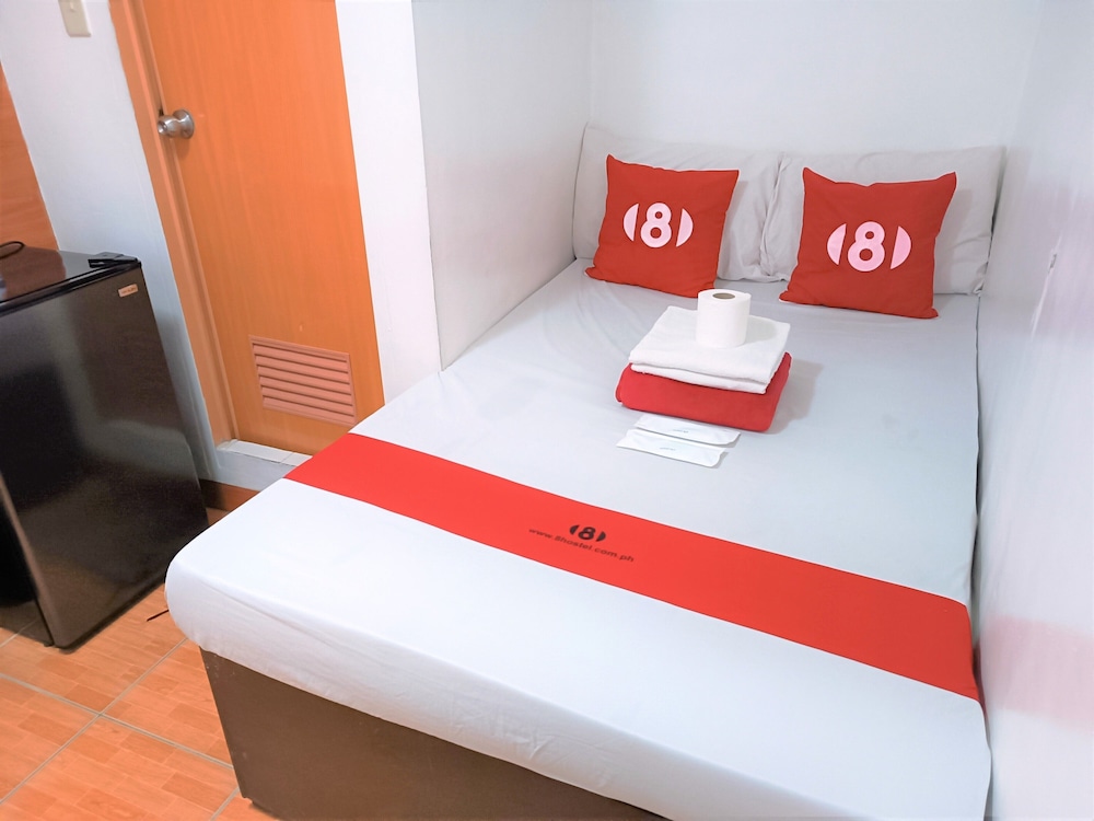 8Hostel 27/50