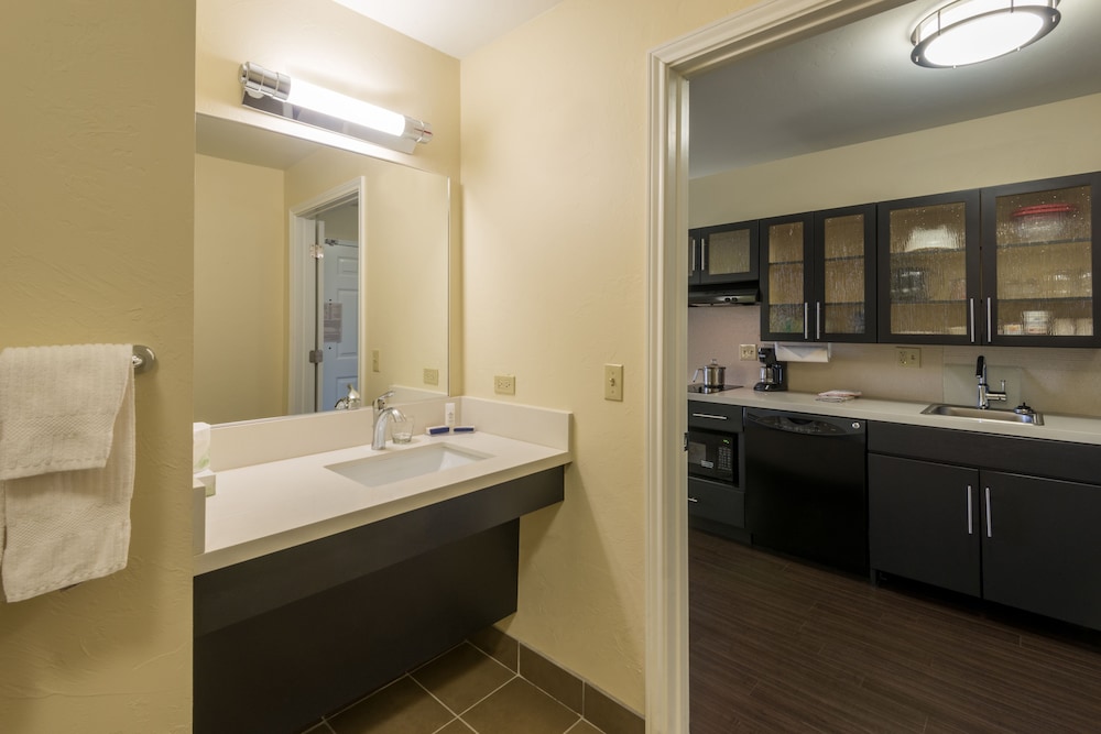 Candlewood Suites Midwest City 22/45
