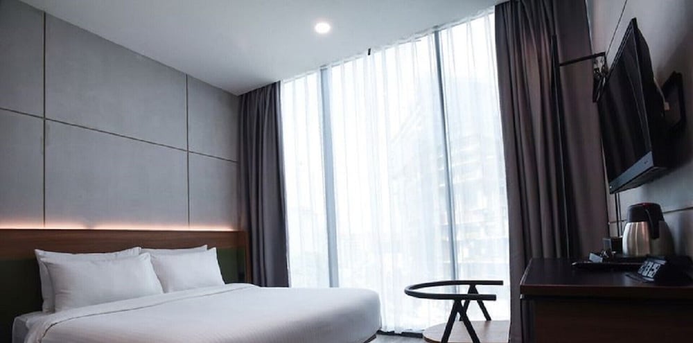 EXECUTIVE, DOUBLE BED