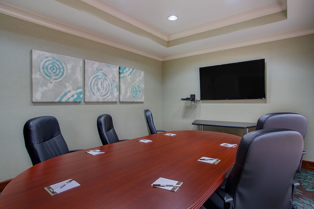 Staybridge Suites Chattanooga Downtown Convention Center 48/53