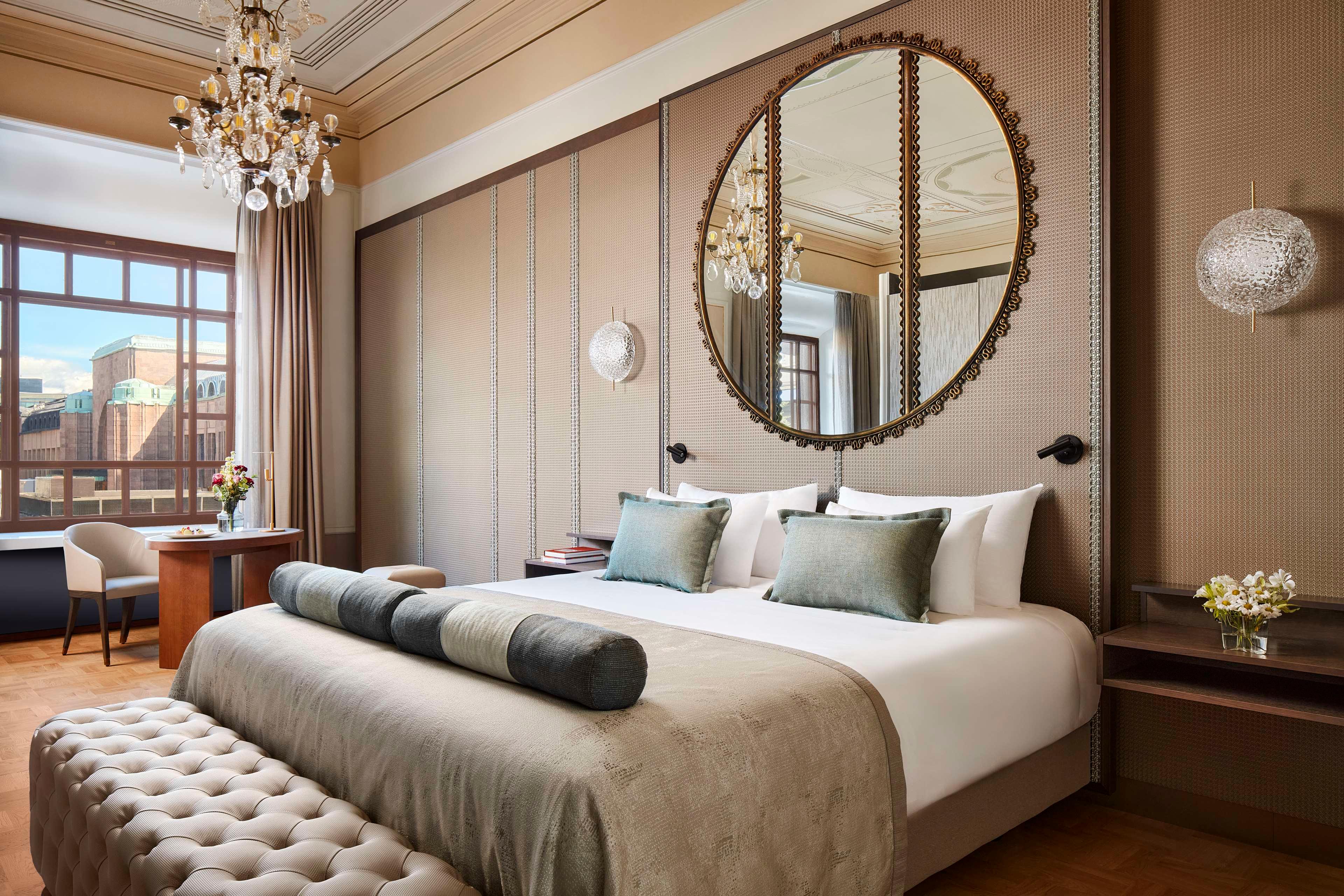 PRESIDENTIAL, SUITE
