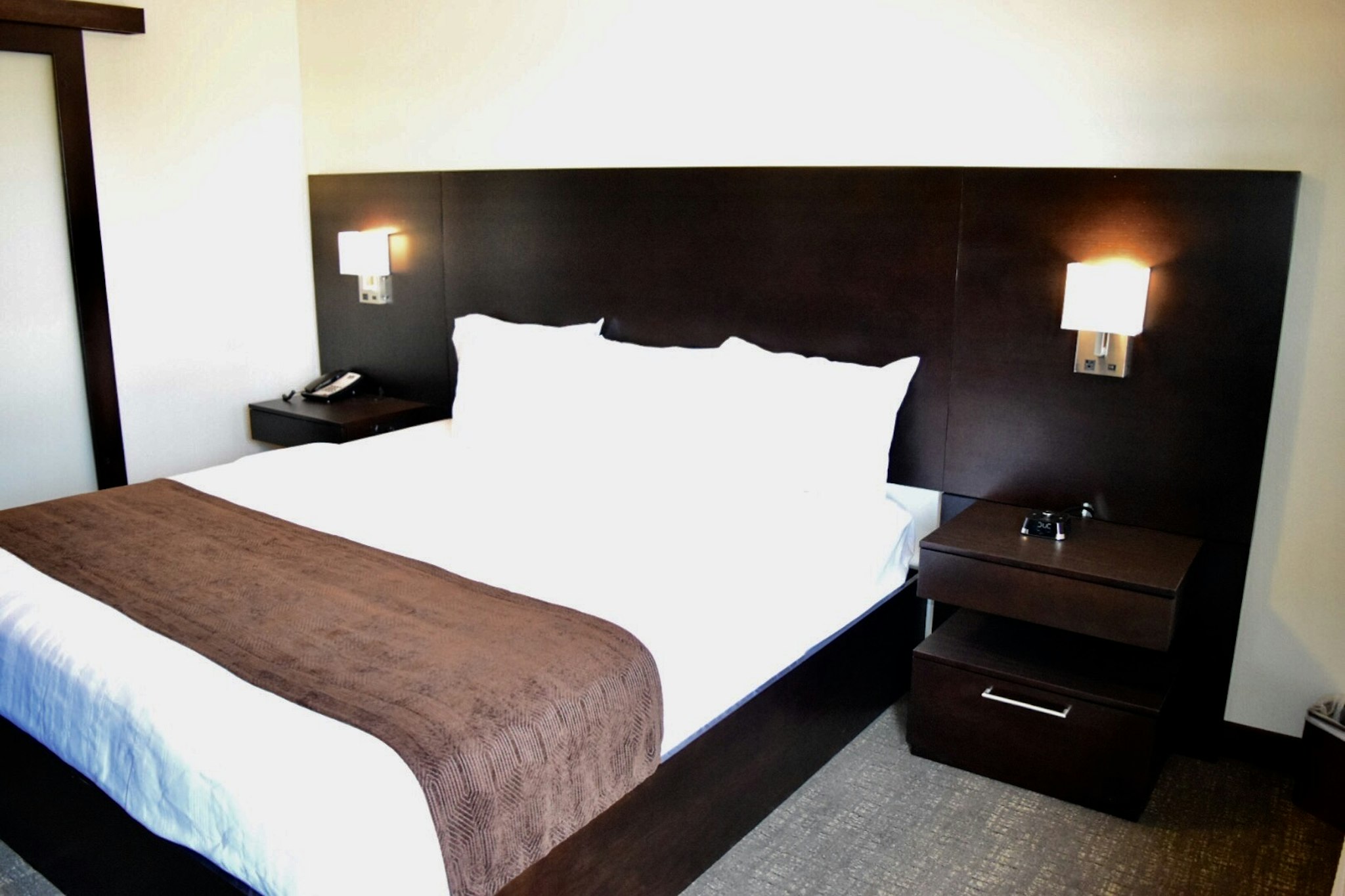 Boarders Inn & Suites by Cobblestone Hotels - Syracuse 12/25