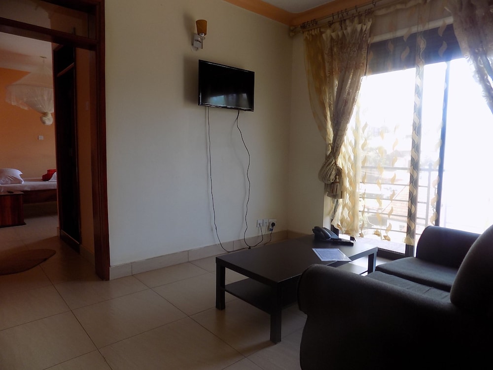 Olina Hotel And Apartments 26/38