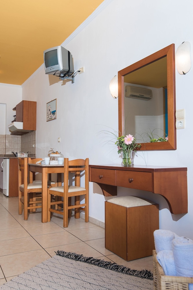 Yiannis Manos Hotel Resort 27/50