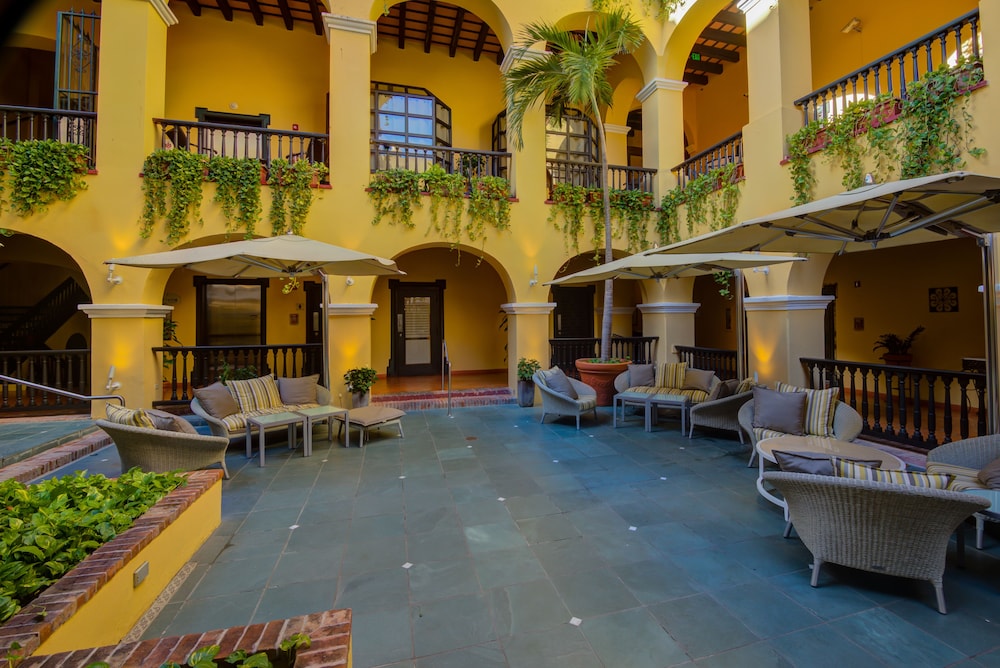 El Convento Hotel 7/75