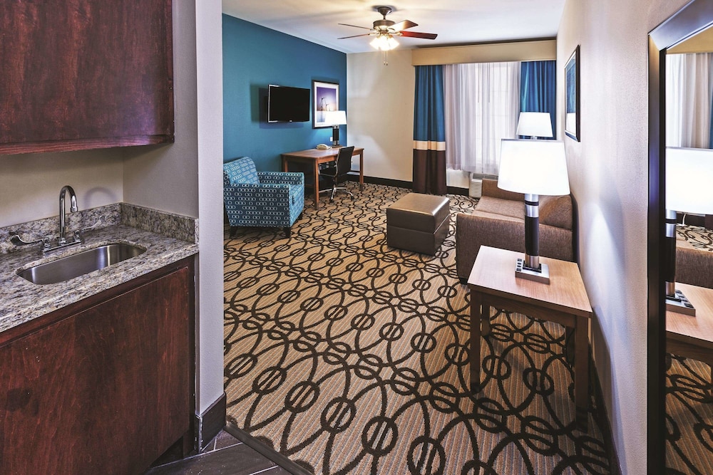 La Quinta Inn Suites Houston Willowbrook 33/61