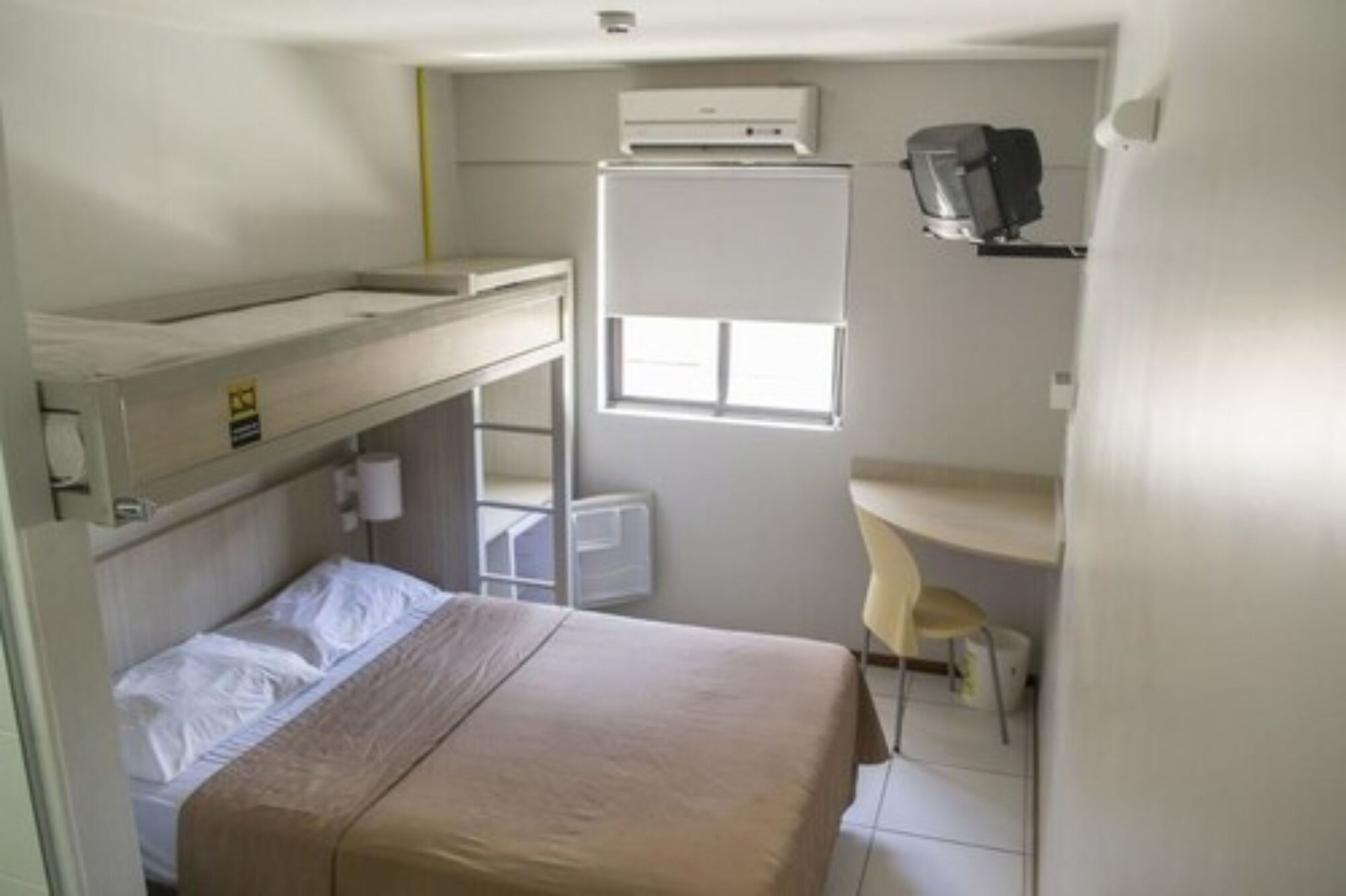 ROOM, DOUBLE BED