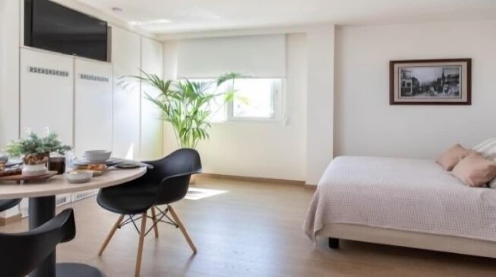 Gallery Suites and Residences 31/43