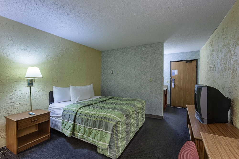 Motel6 Oak Creek, WI 25/53