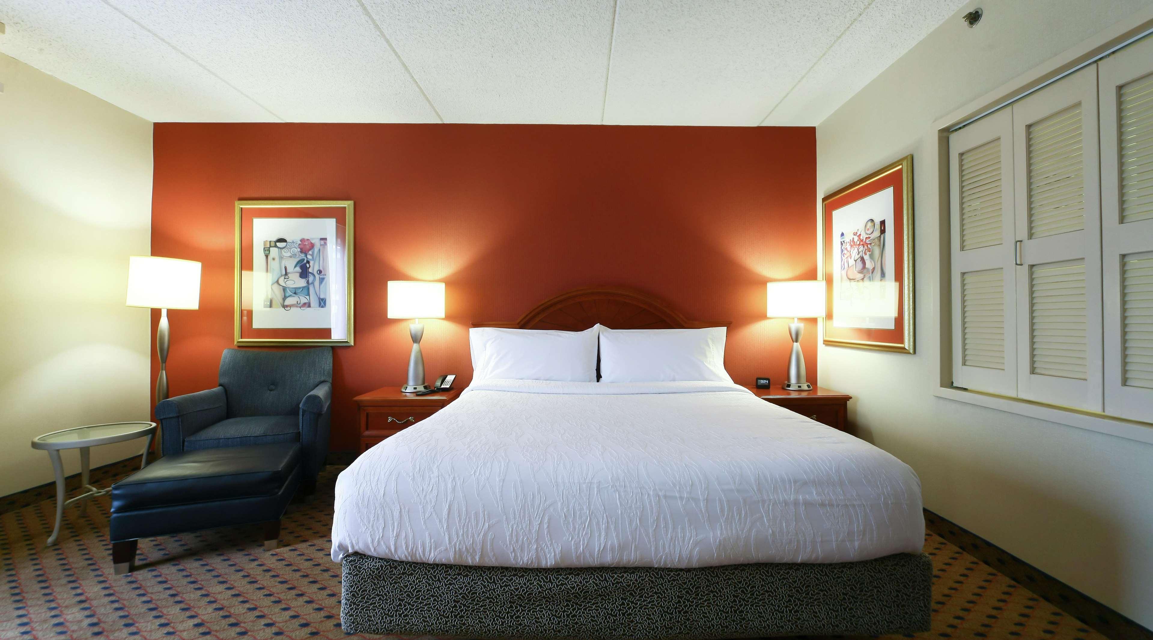ROOM, KING BED, JETTED TUB