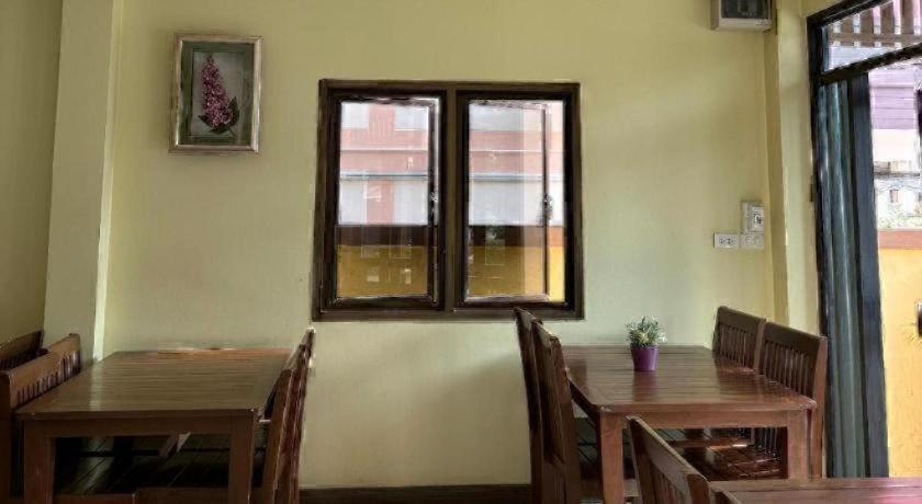 Ponburi Hotel 88/90