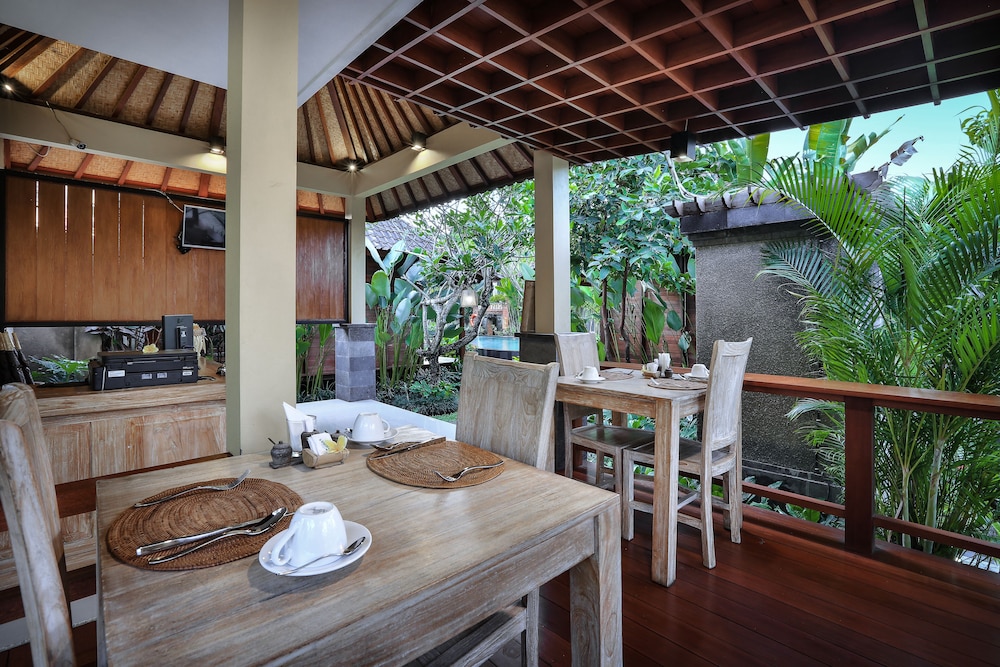 Yana Villas Kemenuh 54/68