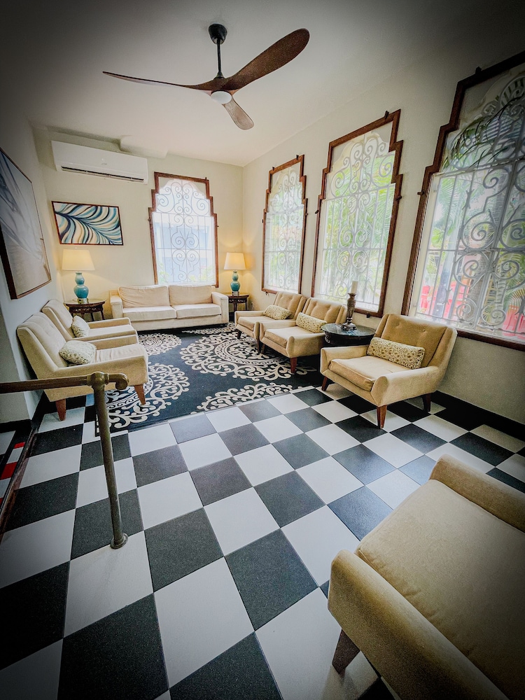 Canario Boutique Hotel 56/66