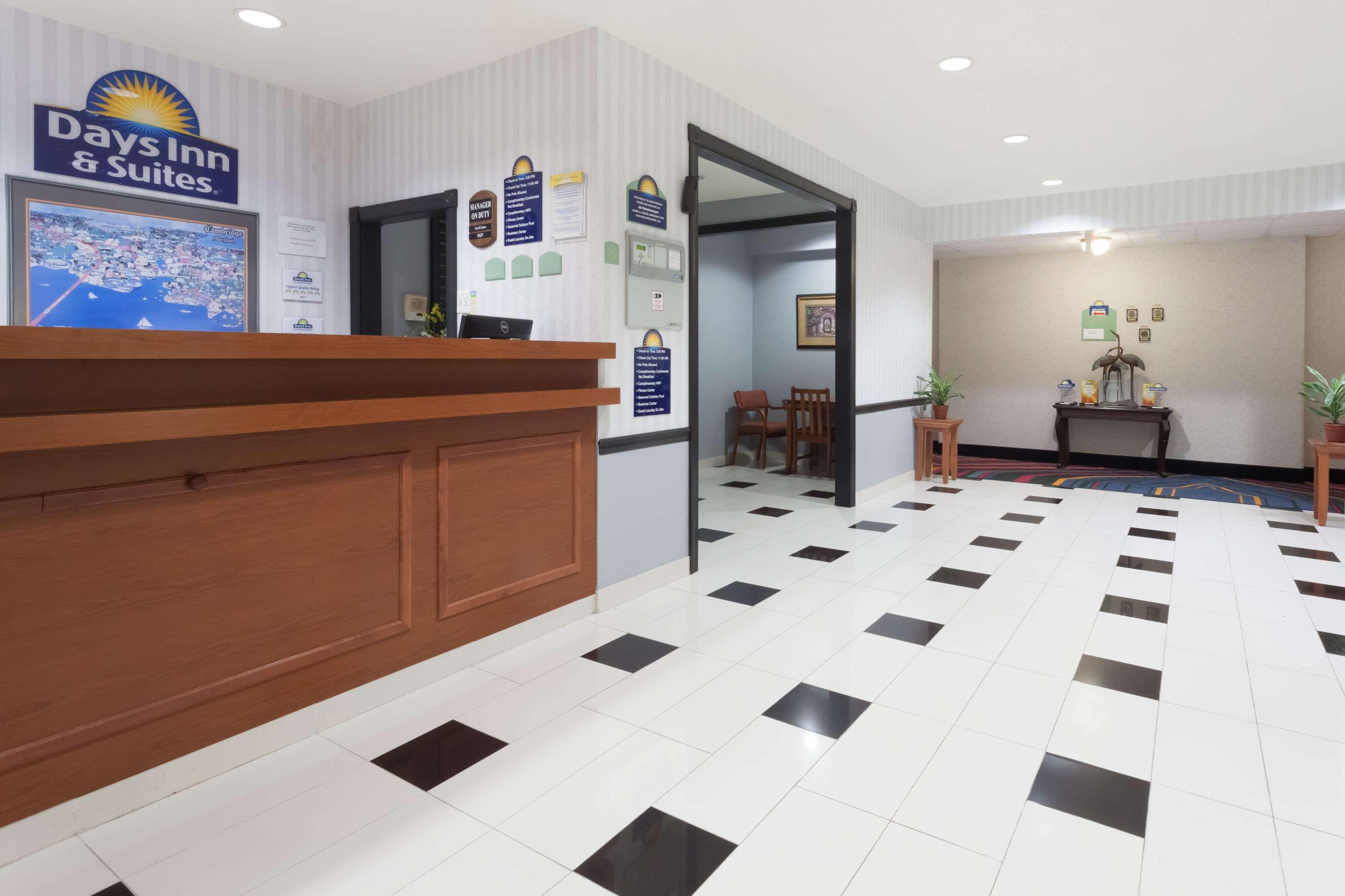 Days Inn & Suites by Wyndham Cambridge 5/30