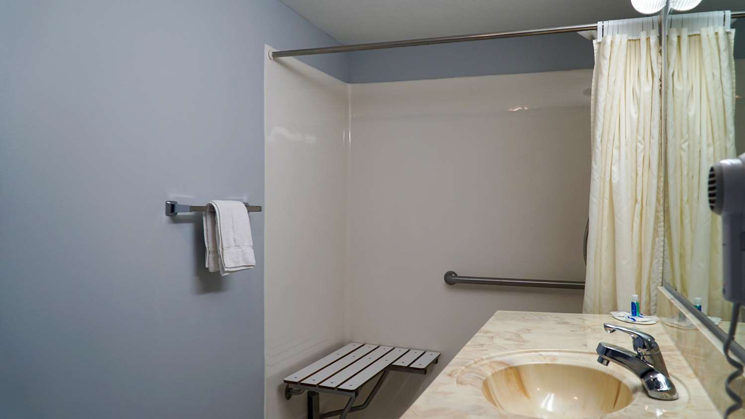 Room, 2 Double Beds, Accessible, Rodeway Inn Beebe AR 4/4