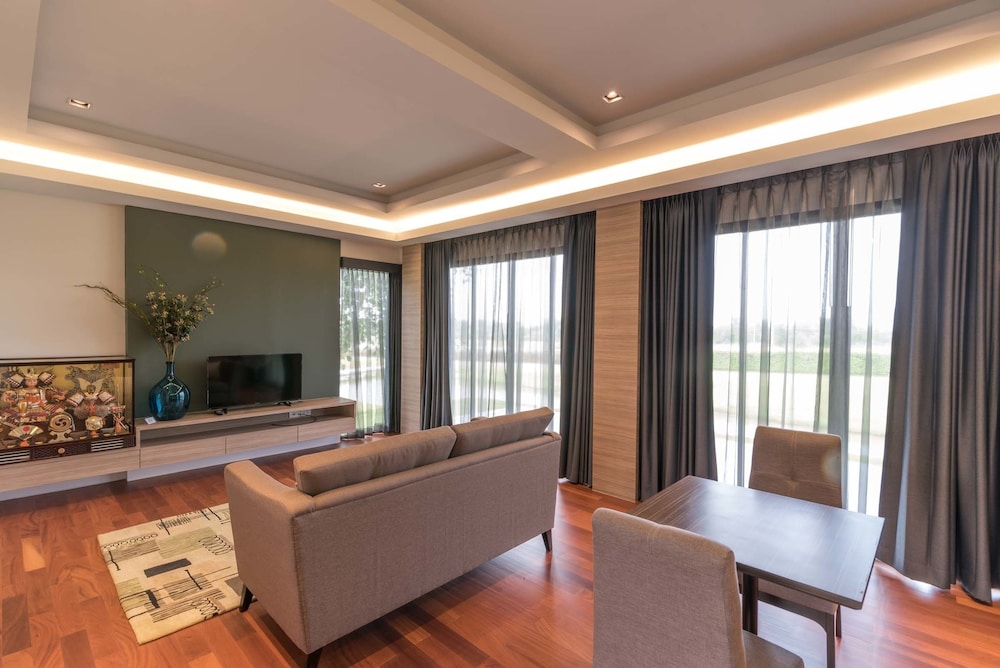GreenVille Laguna Hotel 28/48