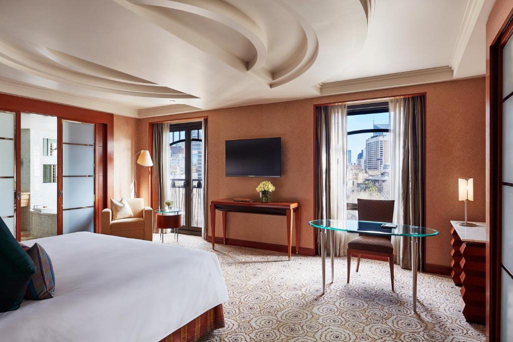 Ambassador, Suite