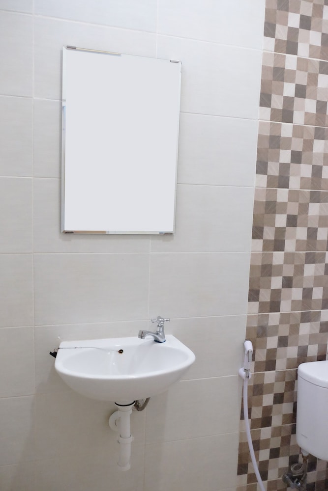 جناح ديلوكس بسرير مزدوج، Gapura Residence Hotel Semarang 4/5
