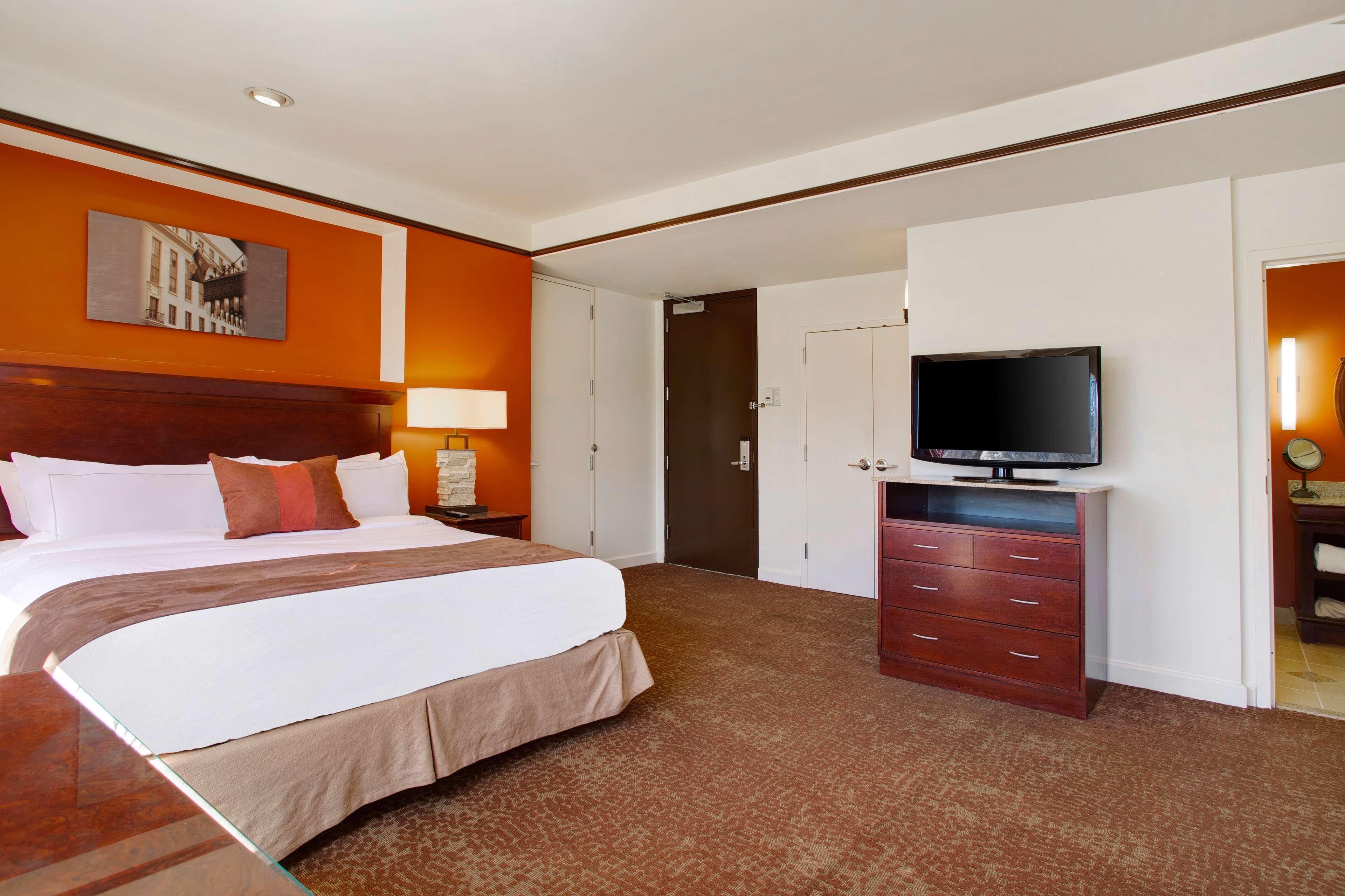 ROOM, KING BED, ALAMO VIEW, PRIVATE GARDEN, BATHTUB