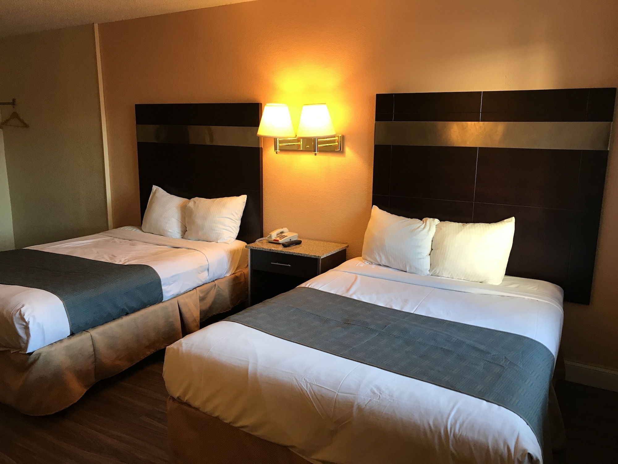 BASIC, 2 DOUBLE BEDS, SMOKING