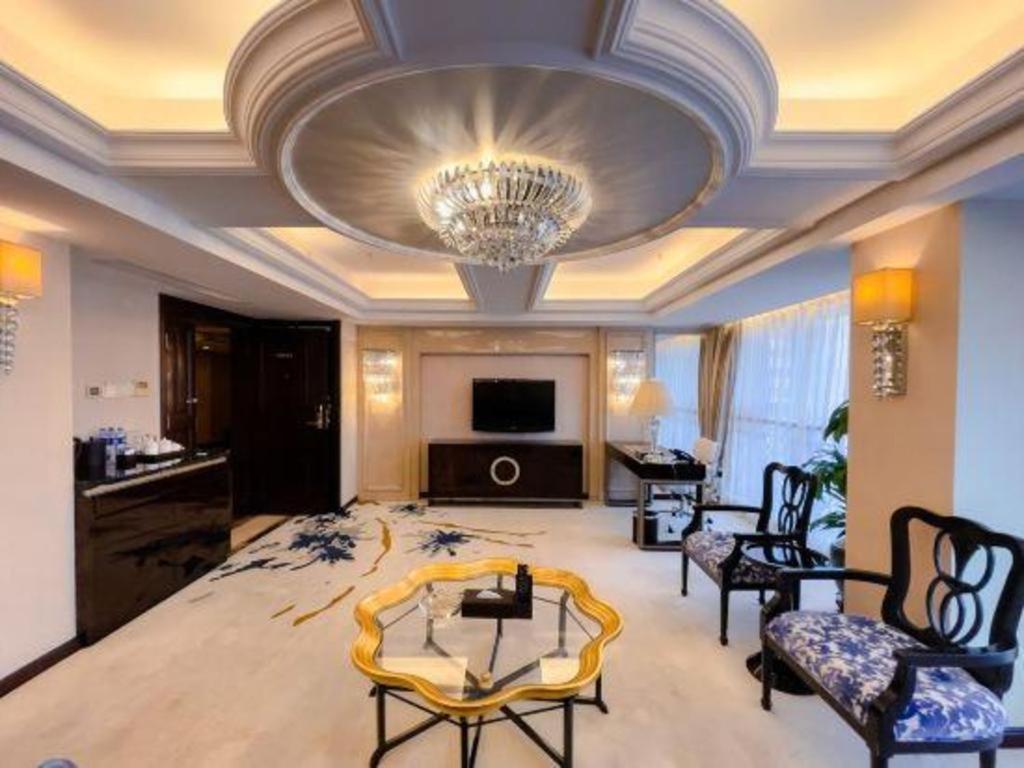 Yunhat Hotel 44/52