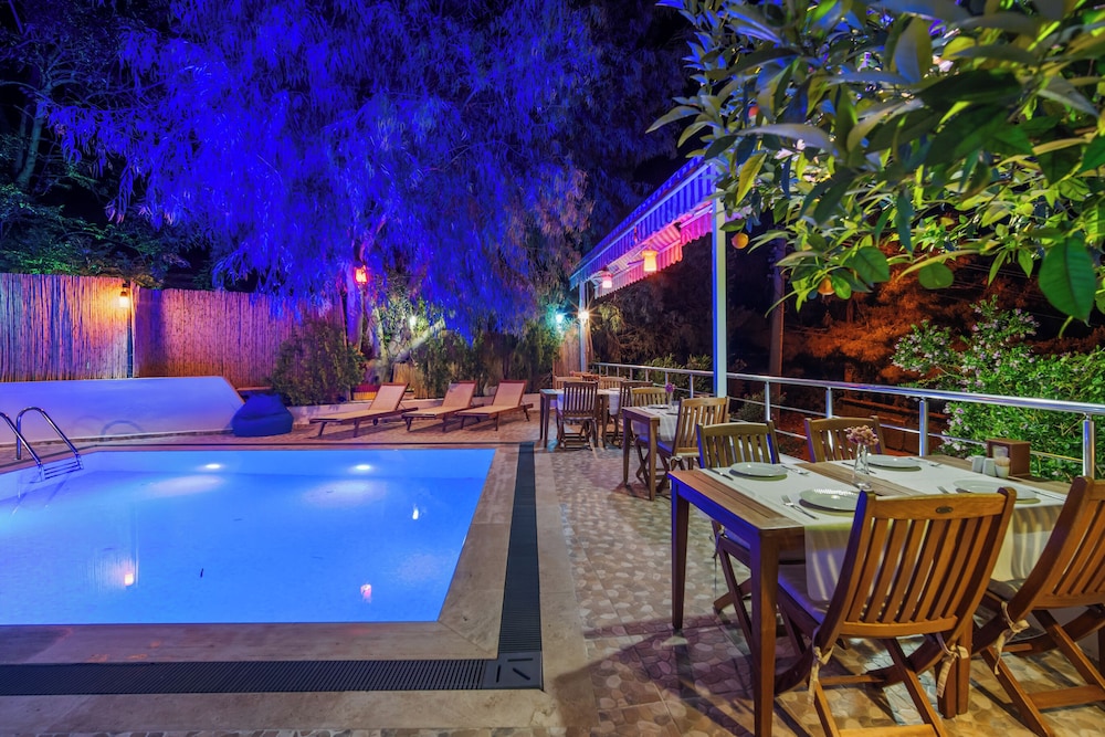 Eden Pyara Hotel Turunc 82/106
