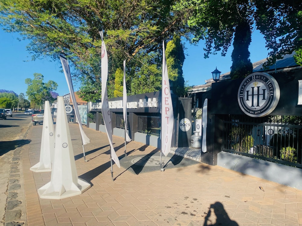 Halfway House Hotel 22/50