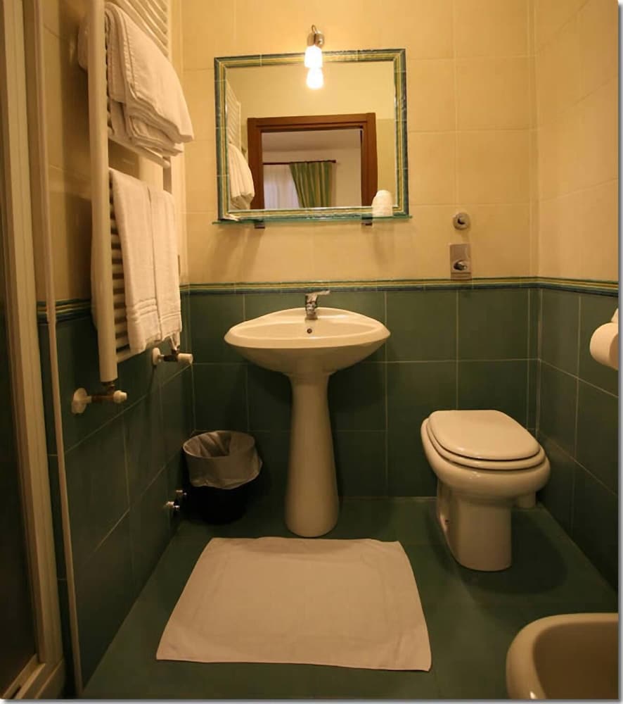 Hotel Paradiso 20/40