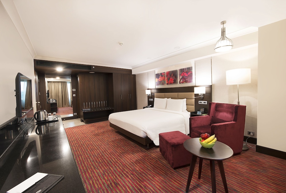 EXECUTIVE, SUITE, KING BED
