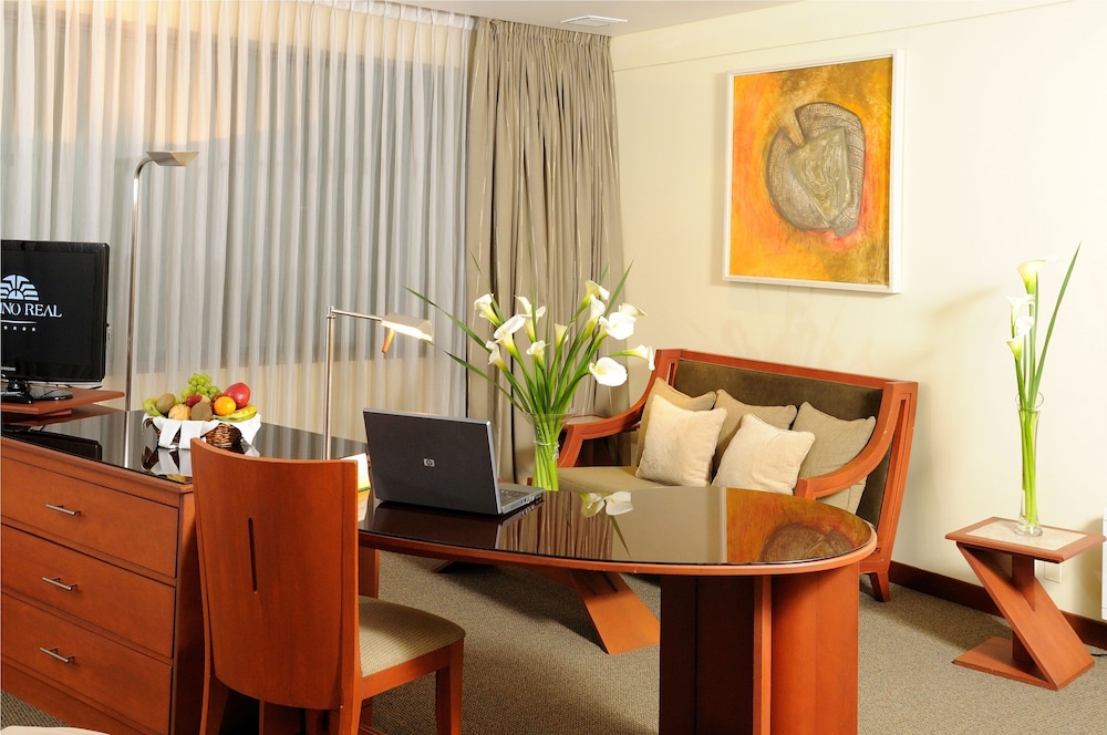 Suites Camino Real 60/73